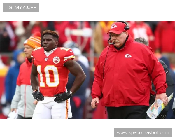 球员流动受严苛限制，必须效力满七年才能自由转会