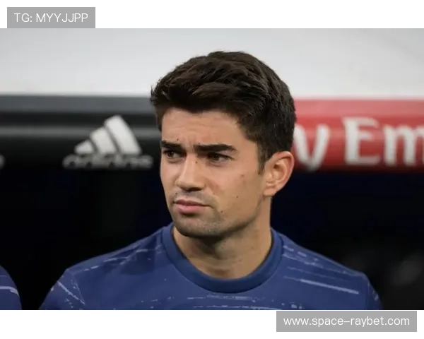 法国前锋本耶德尔加盟卡萨布兰卡维达德，合同半年